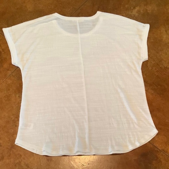 Cool soft white top with pretty silver beading at shoulders. Sz. XL - Picture 6 of 7